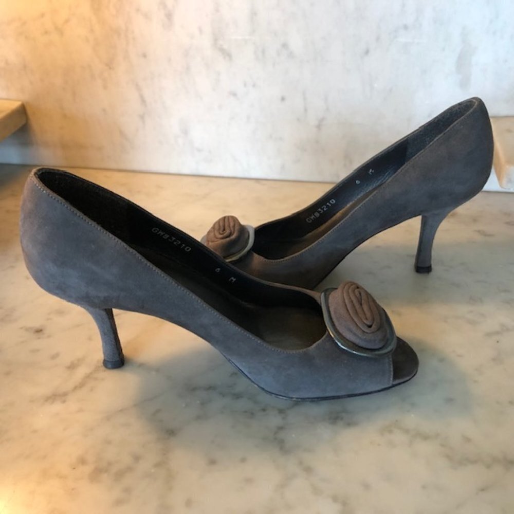 STUART WEITZMAN Grey Suede Peep Toe Rosette Heels 6B